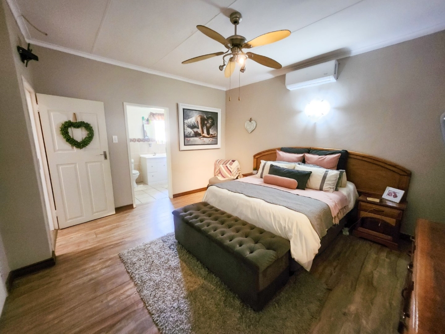 4 Bedroom Property for Sale in Wilkoppies North West
